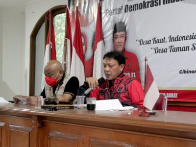 Ketua DPC PDI Perjuangan Kabupaten Bogor, H. R. Bayu Syahjohan didampingi Sekretaris DPC PDI Perjuangan Kabupaten Bogor, H. Bambang Gunawan