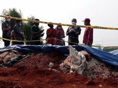 Lokasi penimbunan beras bansos tampak sudah dipasangi garis polisi