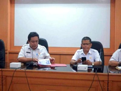 Sekretaris Daerah (Sekda) Kabupaten Bekasi, Dedy Supriyadi, didampingi para Asisten Daerah, menggelar rapat persiapan penyusunan Laporan Keterangan Pertanggungjawaban (LKPJ) Bupati Bekasi tahun 2022, di ruang rapat KH. R Ma'mun Nawawi, Gedung Bupati Bekasi, Komplek Pemkab, Cikarang Pusat, pada Rabu (22/02/2023).