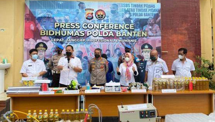 Jajaran Polda Banten berhasil mengungkap kasus pengoplosan beras. Dari pengungkapan itu, polisi mengamankan barang bukti beras oplosan 350 ton dan lainnya