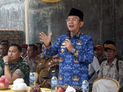 Pj. Bupati Bekasi Dani Ramdan bersama jajaran Forkopimda Kabupaten Bekasi, mengunjungi Pasar Induk Cibitung dan berdialog dengan para pedagang pasar, Senin (20/03/2023).