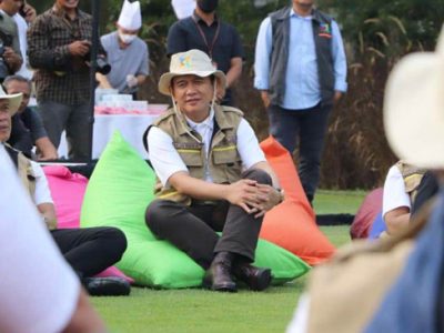 Pj Bupati Bekasi Dani Ramdan menghadiri High Level Meeting TPID Jawa Barat bersama Gubernur Ridwan Kamil, di Hotel Mason Pine Kota Baru Parahiyangan, Kabupaten Bandung Barat pada Kamis (16/3/2023).