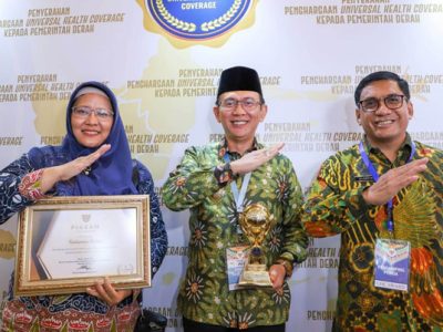 Pemerintah Kabupaten Bekasi menerima penghargaan atas capaian jaminan kesehatan semesta atau Universal Health Coverage (UHC) dari pemerintah pusat di acara UHC Award 2023 di Gedung Balai Sudirman, Tebet, Jakarta Selatan, Selasa (14/03/2023).