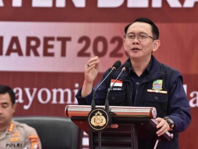 Pj. Bupati Bekasi Dani Ramdan memberikan sambutan dalam acara Silaturahmi Ketua Rukun Warga Se-Kabupaten Bekasi, yang digelar Polres Metro Bekasi di Jababeka Convention Center, Presiden University, Cikarang Utara, Sabtu (4/3/2023)