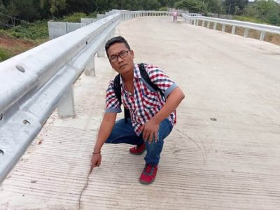 Mahendra Sirait Wartawan Media Indonews saat dilokasi Jalan Cicau-Serang, Rabu (01/03/2023)