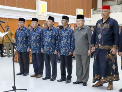 Pj Bupati Bekasi Dani Ramdan menghadiri sekaligus mengukuhkan pengurus dan anggota Forum Pembauran Kebangsaan (FPK) Kabupaten Bekasi-Jawa Barat Periode 2022-2027, di Gedung Swatantra Wibawa Mukti, Komplek Pemkab, Cikarang Pusat, Kabupaten Bekasi, Senin, (13/03/2023).