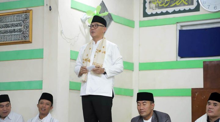 Pelaksana Tugas (Plt) Bupati Bogor, Iwan Setiawan saat Tarling di Masjid Miftahul Jannah, Kampung Gegerbitung, Desa Cijeruk, Kecamatan Cijeruk, Rabu (12/4)