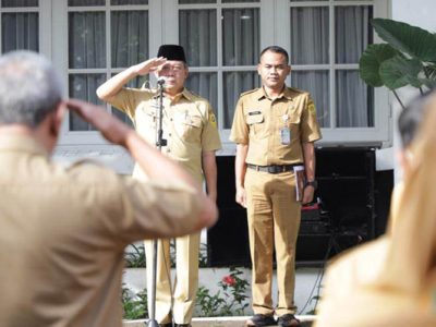 Sekretaris Daerah (Sekda) Kabupaten Bogor, Burhanudin saat apel pagi. Ia menginginkan peringatan Hari Otda dikemas menarik dengan tujuan melahirkan ASN proaktif dan berakhlak