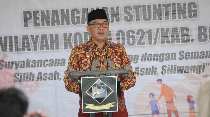 Pelaksana Tugas (Plt) Bupati Bogor, Iwan Setiawan pada kegiatan launching penanganan stunting, sekaligus launching Dandim 0621 Kabupaten Bogor sebagai bapak Asuh Stunting, di Makodim 0621 Kabupaten Bogor, Kamis (13/4/2023).