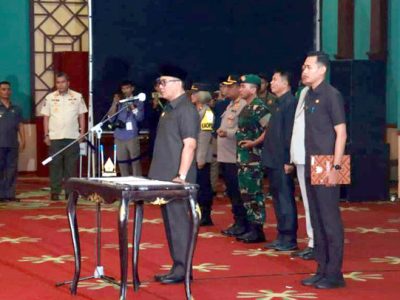 - Kepala desa terpilih hasil pemilihan Kepala Desa serentak gelombang dua tahun 2023 di Kabupaten Bogor dilantik