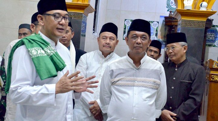 Plt. Bupati Bogor, Iwan Setiawan saat melaksanakan Tarling di Kecamatan Ciseeng, Kabupaten Bogor, Rabu (5/4/2023)