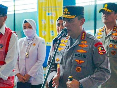Kapolri Jenderal Listyo Sigit Prabowo bersama dengan lintas sektoral terkait meninjau Pelabuhan Merak, untuk memastikan kesiapan arus mudik dan balik Hari Raya Idul Fitri tahun 2023