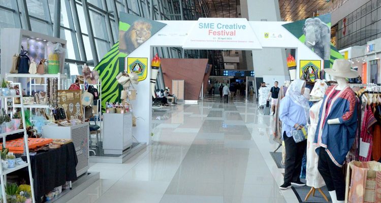 Bazzar produk UMKM pada event SME Creative Festival di Terminal 3 Bandara Soekarno Hatta, Jakarta