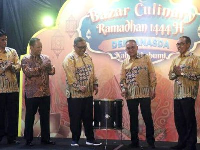Bupati Sukabumi, H. Marwan Hamami didampingi Wakil Bupati H. lyos Somantri dan Sekretaris Daerah Ade Suryaman, SH., MM secara resmi membuka Bazaar Culinary Ramadhan 1444 Hijriah