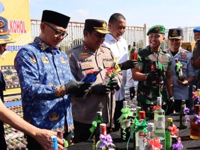 Polres Bogor memusnahkan ribuan minuman keras dan ratusan knalpot brong tidak sesuai standar, hasil penyitaan selama bulan Suci Ramadhan tahun 2023.
