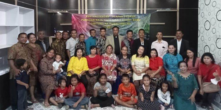 Foto Bersama Perkumpulan Toga Sirait dan Boru Cibitung Sekitarnya, Senin (1/5/2023