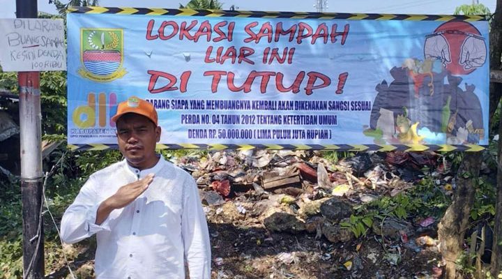 Dinas Lingkungan Hidup (DLH) Kabupaten Bekasi menutup Tempat Pembuangan Sampah (TPS) liar yang berada di Kampung Rawa Sentul, Desa Jayamukti, Kecamatan Cikarang Pusat