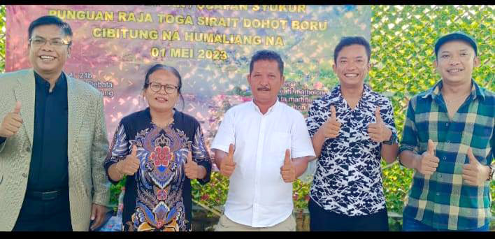 Foto Pendeta Djekson Sirait STh, Elprida Pasaribu, Jekson Sirait, Frans Sirait dan Candra Sirait usai melaksanakan kegiatan, Senin (1/5/2023)