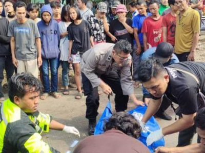 Kecelakaan lalu lintas terjadi di Jalan Raya Narogong, KM 17, Desa Limus Nunggal, Kecamatan Cileungsi, Kabupaten Bogor