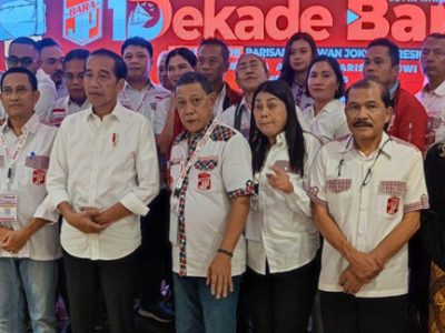 Foto bersama relawan BaraJP bersama Presiden Joko Widodo, usai peringatan 1 Dekade BaraJP di Hotel Salak, Bogor, Jawa Barat, Minggu (18/6/2023). (Foto: Humas BaraJP)