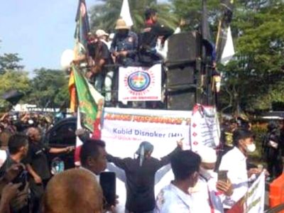 Tuding LSM dan Ormas Penyebab Pabrik Hengkang, Ratusan Massa Geruduk Kantor Bupati Tangerang