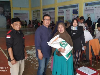 Sebanyak 674 Keluarga Penerima Manfaat (KPM) di Desa Cisaat, Kecamatan Cicurug, Kabupaten Sukabumi menerima bantuan pangan berupa beras