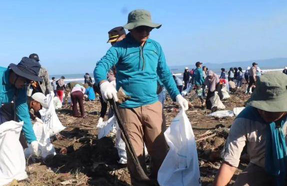 Hari Lingkungan Hidup Se-Dunia, Bupati Sukabumi Bersih-Bersih Panta