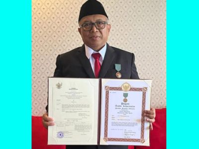 Bupati Sukabumi, H. Marwan Hamami menerima Tanda Kehormatan Satyalancana Wira Karya dari Presiden Republik Indonesia Joko Widodo