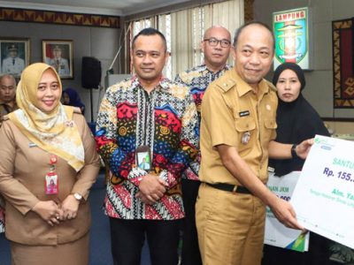 Pemerintah Kabupaten (Pemkab) Lampung Utara melakukan penandatanganan kerjasama Pusat Pelayanan Kecelakaan Kerja (PLKK) dan penyerahan santunan dari Badan Penyelenggara Jaminan Sosial (BPJS) Ketenagakerjaan
