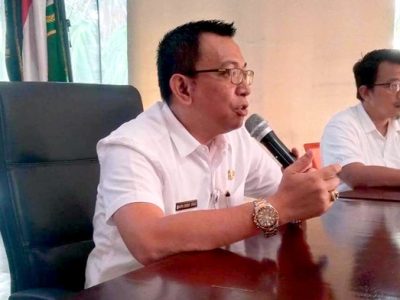 Syafri Donny Sirait, Kepala Dinas Lingkungan Hidup Kabupaten Bekasi didampingi Kepala Bidang Gakkum LH, Arnoko
