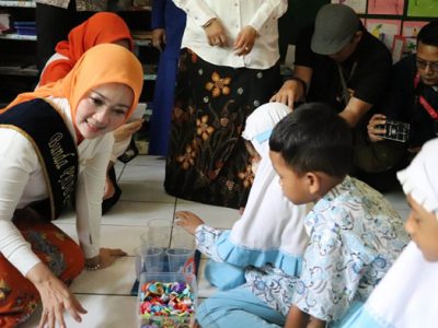 Ketua TP PKK Provinsi Jawa Barat, selaku Bunda PAUD Jawa Barat, Atalia Praratya Ridwan Kamil mengunjungi Sekolah PAUD Yayasan Al-Muslim