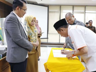 Pemerintah Kabupaten Bekasi melalui Badan Kesatuan Bangsa dan Politik (Kesbangpol) melaksanakan penandatanganan Berita Acara Serah Terima Bantuan Keuangan kepada Partai Politik