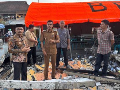 Anggota Dewan Perwakilan Daerah Republik Indonesia (DPD RI) asal Aceh, H. Sudirman yang akrap disapa Haji Uma mengunjungi lokasi kebakaran di Gampong Geulumpang Payong