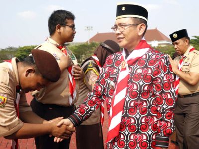 Pj. Bupati Bekasi, Dani Ramdan yang juga sebagai Ketua Mabicab melepas 69 anggota, 6 pendamping dan 4 visitor kontingen Pramuka Jambore Dunia di Korea Selatan, Raimuna Nasional dan Perti Saka Bakti Husada Jawa Barat tahun 2023, di Plaza Pemkab, Cikarang Pusat