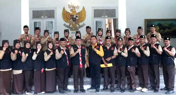 Sekretaris Daerah (Sekda) Kabupaten Sukabumi, Ade Suryaman SH., MM., selaku Ketua Kwarcab Kabupaten Sukabumi secara resmi melepas Kontingen Kwarcab Sukabumi untuk mengikuti Karang Pamitran Tingkat Nasional 2023