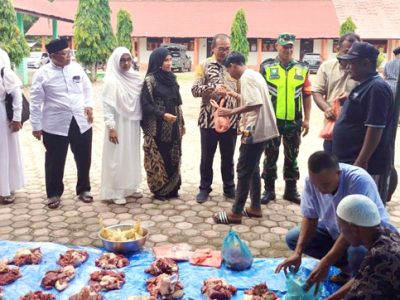Selenggarakan Kurban, Kepala SMA Negeri 1 Jeunieb Diapresiasi Kacabdin Bireue
