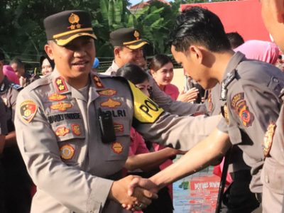 Kapolres Sukabumi, AKBP Maruly Pardede menerima laporan Korps Raport Kenaikan Pangkat Personel Polres Sukabumi periode 1 Juli 2023
