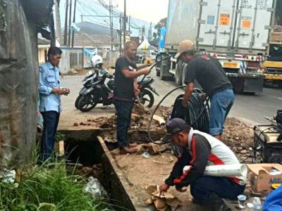 Kepala Cabang Perusahaan Daerah Air Minum (Perumdam) Tirta Jaya Mandiri Cicurug, Tatang Somantri menginformasikan adanya sumbatan di wilayah pelayanan Pajagan