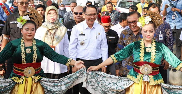 Kick off rangkaian kegiatan Hari Koperasi tingkat Jawa Barat, dibuka secara resmi oleh Pj Bupati Bekasi Dani Ramdan di Halaman Museum Digital Gedung Juang Tambun Selatan pada Rabu (12/07/2023).