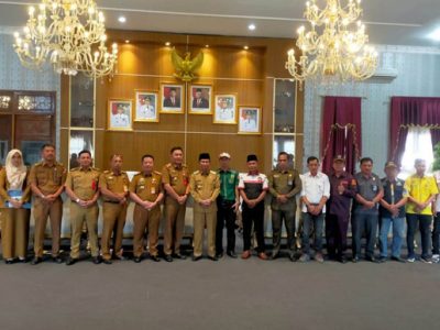 - Masyarakat Lampung Utara Peduli Pendidikan atau yang biasa disebut MLUPP beraudensi dengan Bupati Lampung Utara, Budi Utomo, Selasa (18/7/2023).