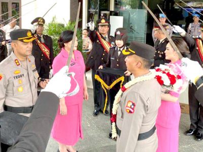 Polres Lampung Utara menggelar upacara Farewell And Wellcome Parade dalam rangkaian acara pisah sambut Kapolres Lampung Utara