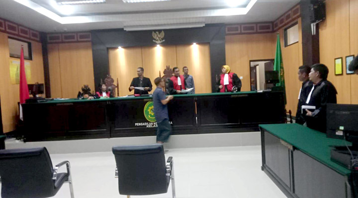 Pengadilan Negeri (PN) Koba, Kabupaten Bangka Tengah menggelar sidang putusan bebas terhadap terdakwa Karmin alias Gogon, atas perkara dugaan penampungan dan pengolahan pasir timah Ilegal