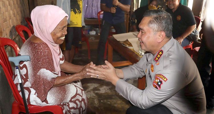 Kabaharkam Polri, Komjen. Pol. DR. Drs. H. Mohammad Fadil Imran, M.Si, melakukan kunjungan kerja ke wilayah Geopark Ciletuh, Desa Ciwaru, Kecamatan Ciemas, Kabupaten Sukabumi
