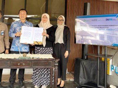 PLN UID Jabar bersama tiga perusahaan pengembang proyek energi surya menandatangani nota kesepahaman atau Memorandum of Understanding (MoU) tentang Pemanfaatan Energi Bersih Melalui Energi Baru dan Terbarukan (EBT), Kamis (27/7/2023).