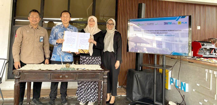 PLN UID Jabar bersama tiga perusahaan pengembang proyek energi surya menandatangani nota kesepahaman atau Memorandum of Understanding (MoU) tentang Pemanfaatan Energi Bersih Melalui Energi Baru dan Terbarukan (EBT), Kamis (27/7/2023).