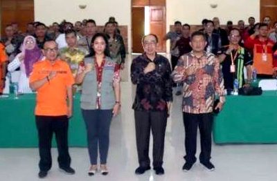 Sekretaris Daerah Kabupaten Sukabumi, Ade Suryaman, SH., MM., secara resmi membuka kegiatan sosialisasi dokumen rencana kontingensi bencana gempa bumi dan tsunami, di Hotel Augusta Cicantaya