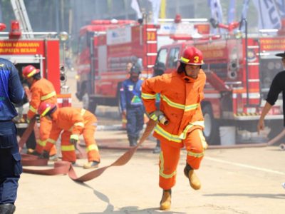 Pemkab Bekasi gelar lomba skill competition antar kawasan industri dan perusahaan, yang dihadiri oleh Pj Bupati Bekasi, Dani Ramdan didampingi Kepala Dinas Pemadam Kebakaran, Hasan Basri beserta seluruh jajarannya, Selasa (08/09/23).