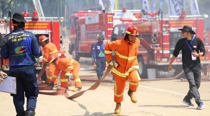 Pemkab Bekasi gelar lomba skill competition antar kawasan industri dan perusahaan, yang dihadiri oleh Pj Bupati Bekasi, Dani Ramdan didampingi Kepala Dinas Pemadam Kebakaran, Hasan Basri beserta seluruh jajarannya, Selasa (08/09/23).