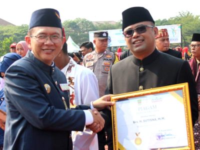 Pemerintah Kabupaten Bekasi menggelar Apel Hari Jadi Kabupaten Bekasi Ke-73 di Lapangan Plaza Pemkab Bekasi
