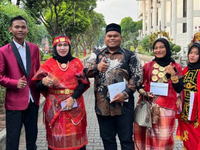 Bacaleg DPRK Bireuen dari Fraksi PKB Dapil Kota Juang Bireuen, Muhammad Arief mengikuti upacara bendera di Istana Merdeka, Kamis (17/8/2023).